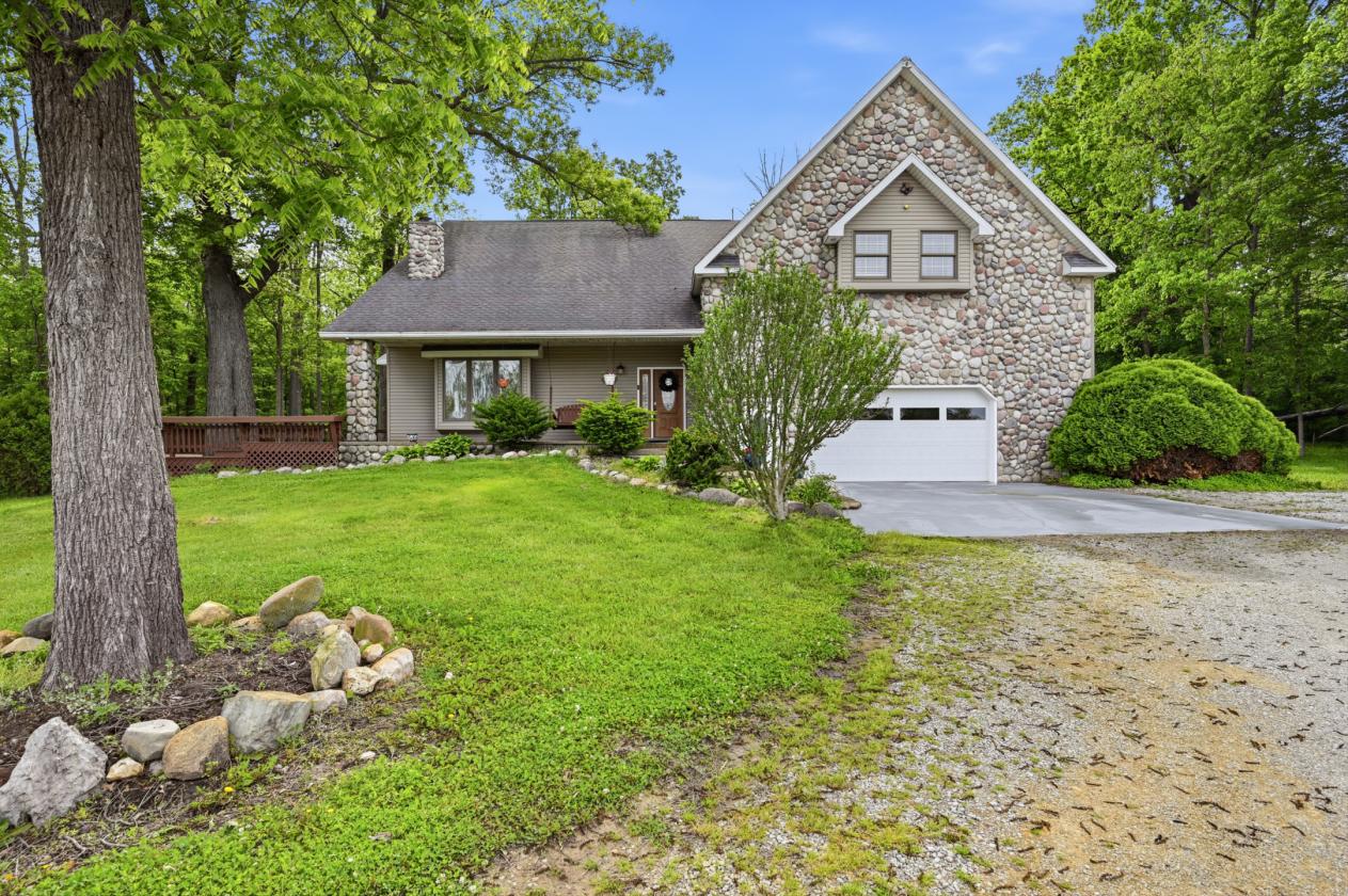23.46± Acres With Custom Home & Beautiful Pond - photo 1
