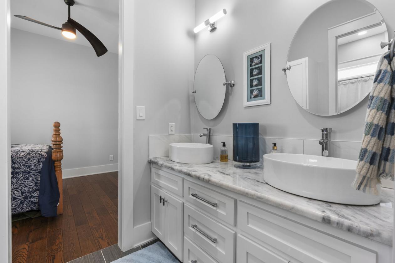 Modern Farmhouse on 18.9 acres with new venue - photo 21
