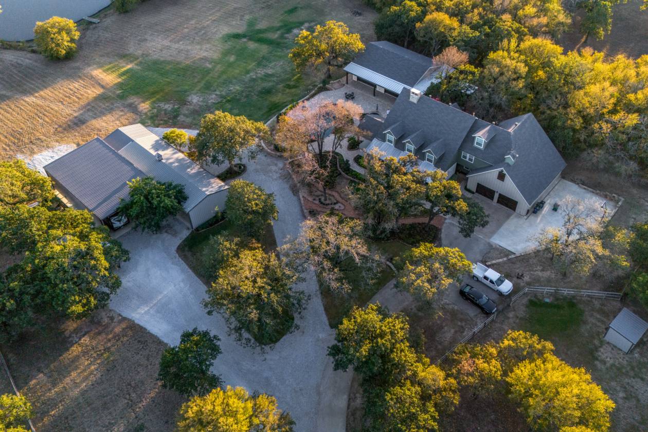 Contemporary farmhouse - photo 18
