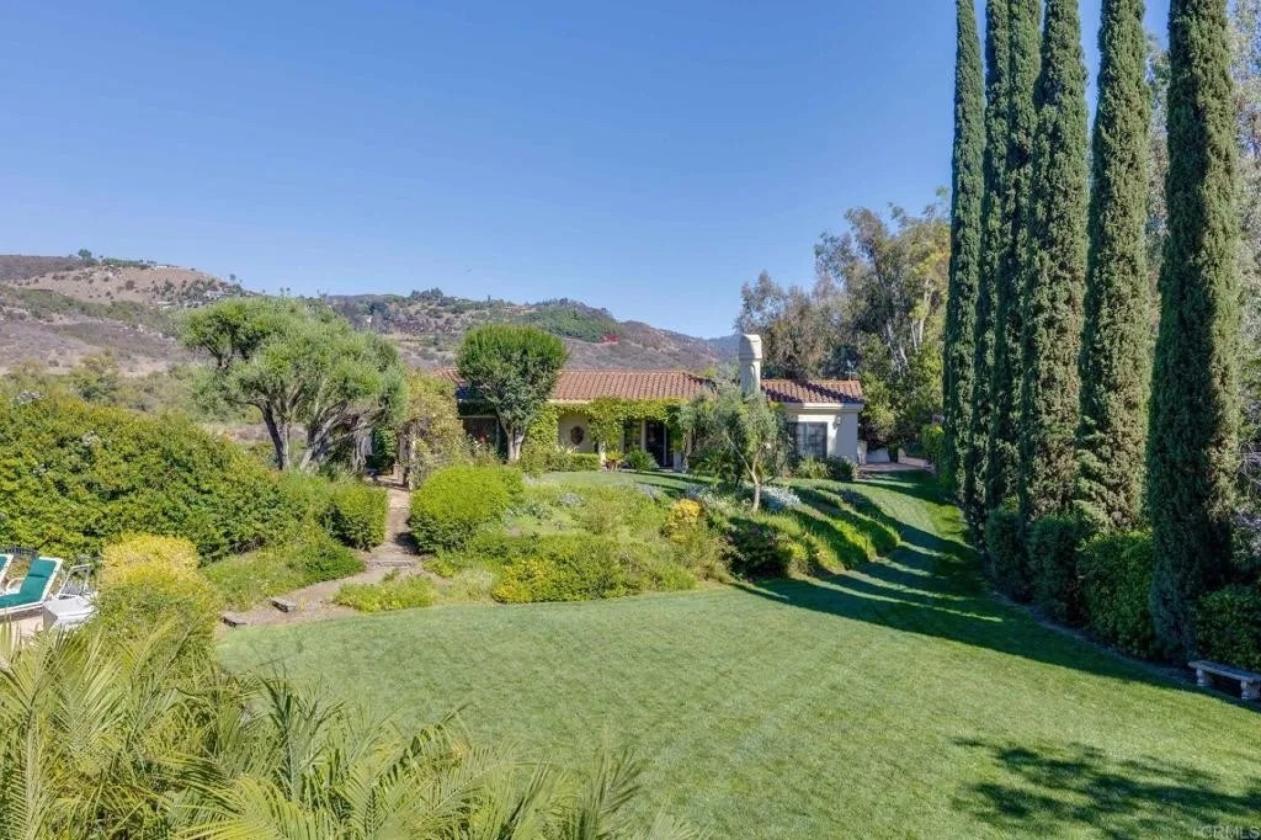 Italian Villa in Prestigious Equestrian Community - photo 28