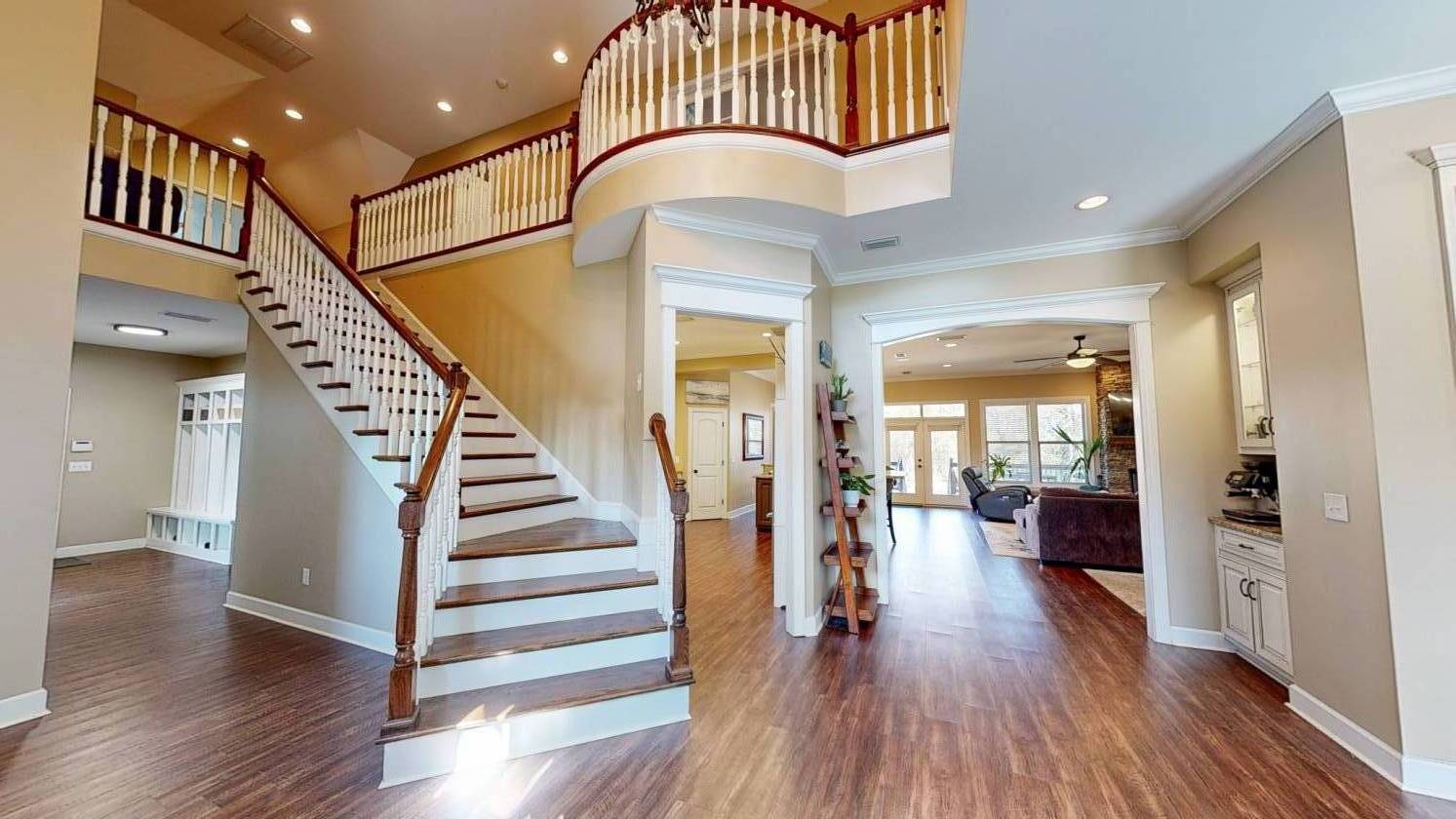 Luxury equestrian mini estate with executive home - photo 5