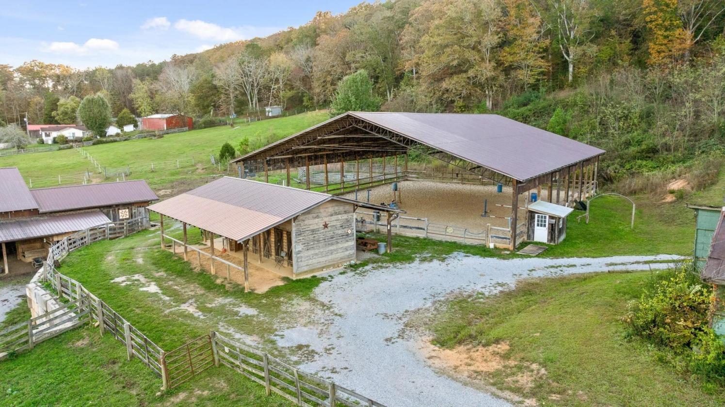 BEAUTIFUL HORSE FARMS WITH VIEWS - photo 21