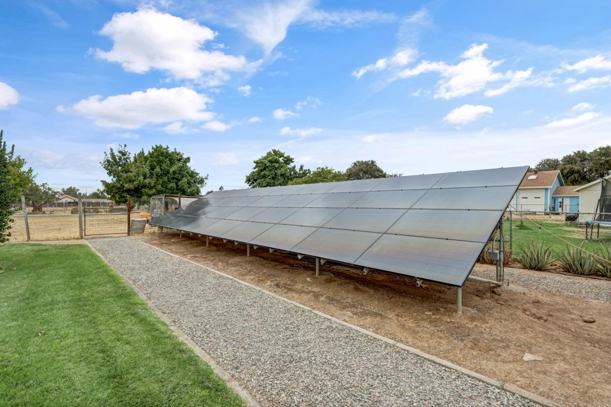 Horse Property with Owned Solar Close to City - photo 3