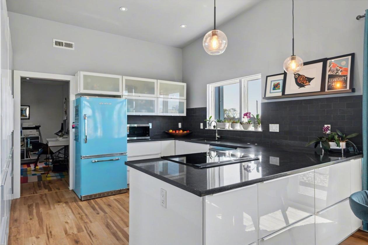 17 ac Contemporary Home w Solar Ready for Horses! - photo 8