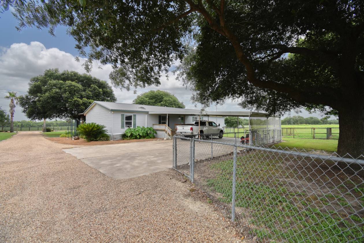 The Price Equine Ranch Horse Training Facility +/... Brenham