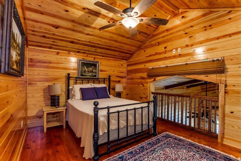 Beautiful equestrian, bass fishing and recreational Property in