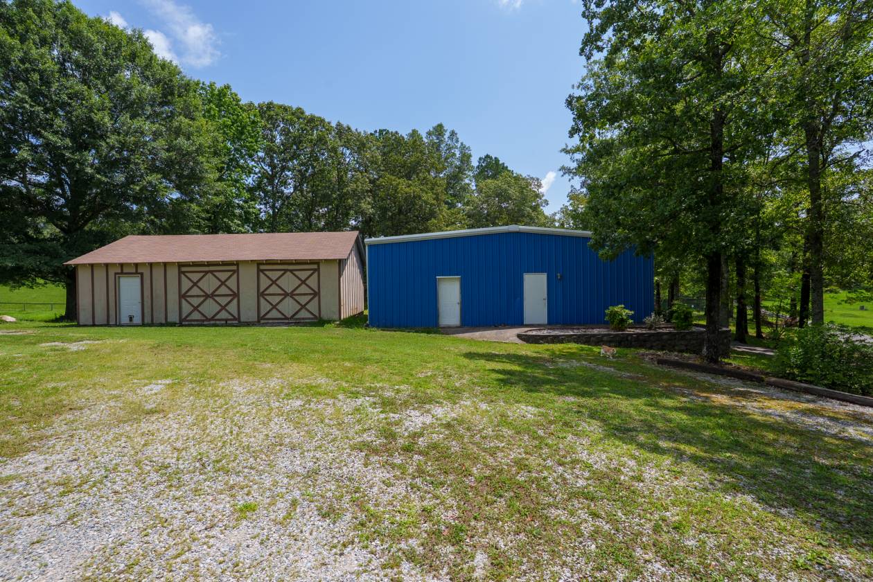 Horse property with several homes - photo 21