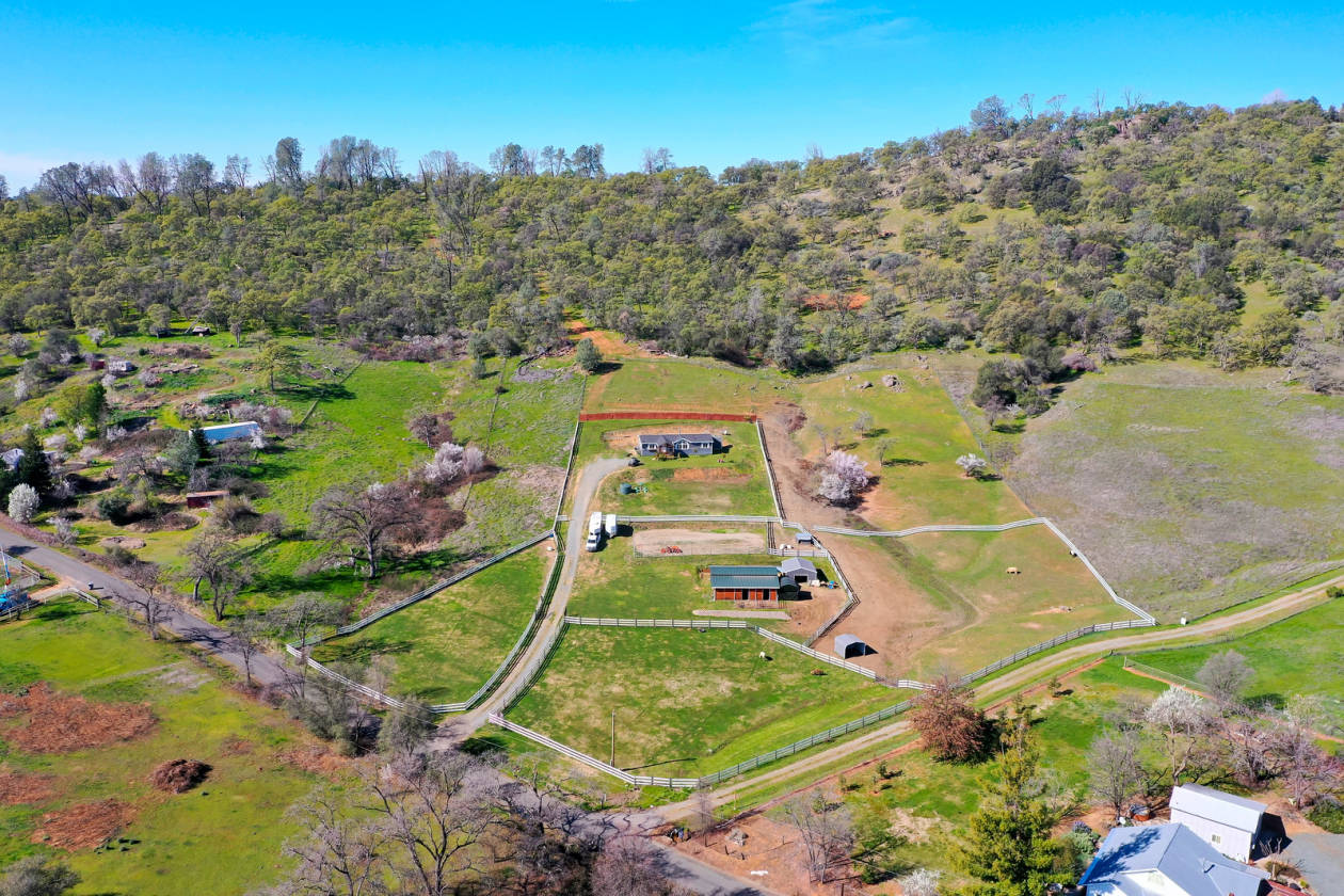 HORSE RANCH WITH SPECTACULAR MOUNTAIN VIEWS Browns Valley, Yuba