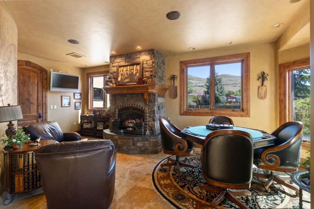 Extraordinary Estate in Pleasant Valley - photo 10
