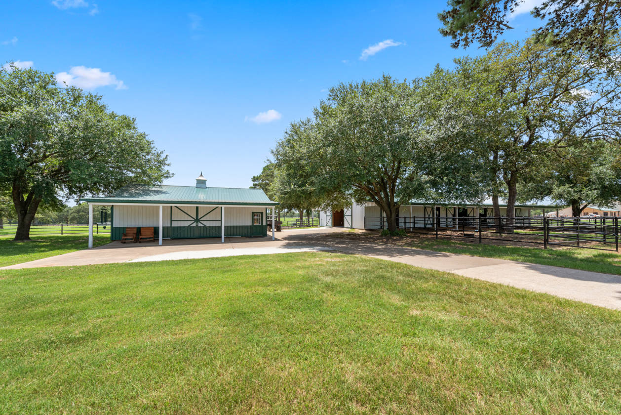 LUXURY EQUESTRIAN ESTATE! Oakwood, Leon County, Texas