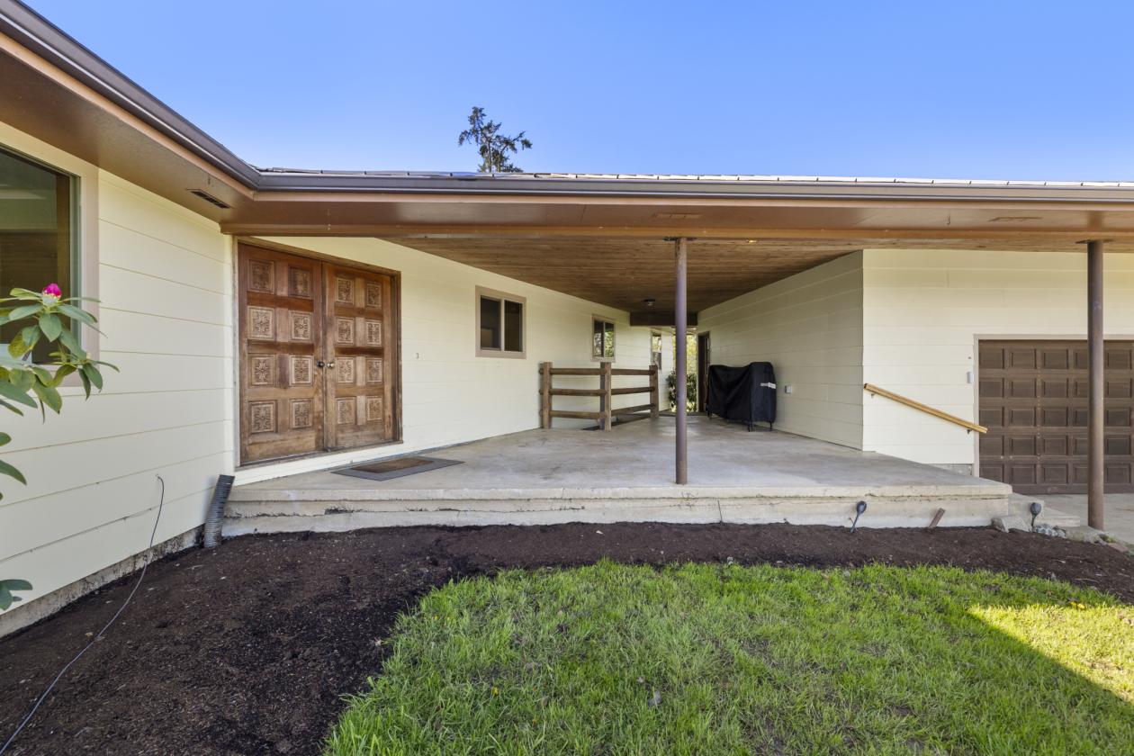 10 Acre Horse Property w/ Two Dwellings - photo 9