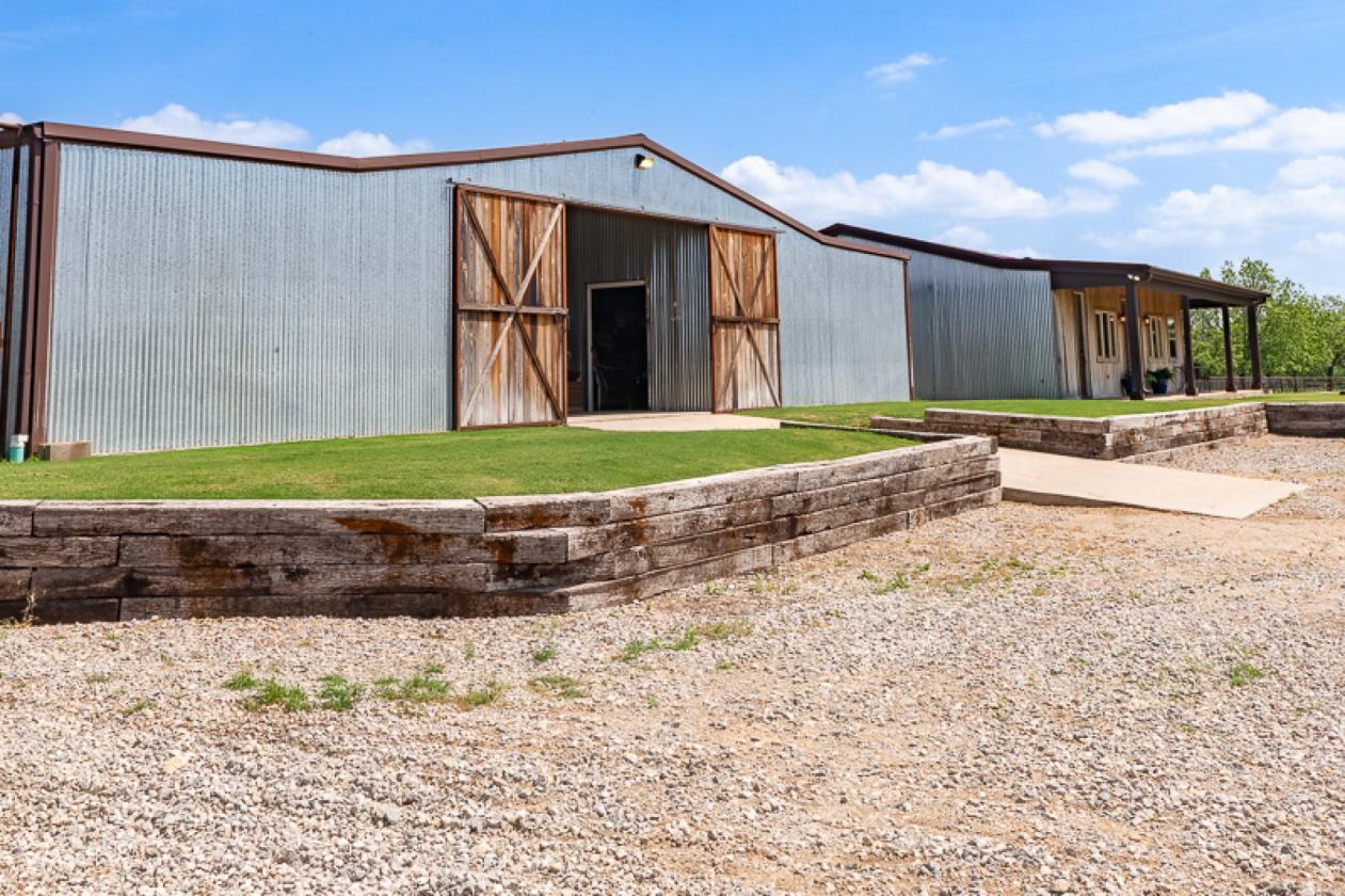 Scenic 64 Acre Horse & Cattle Property - photo 18