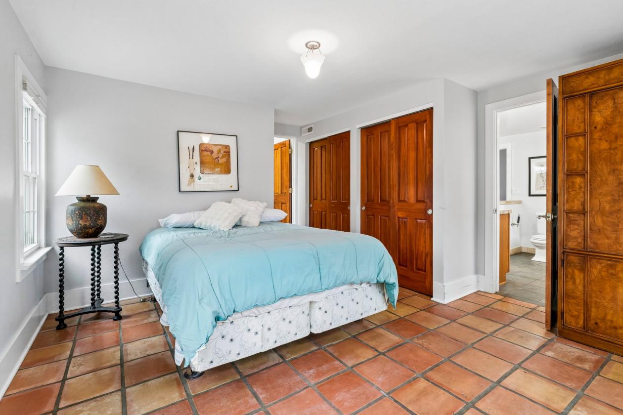 Remarkable horse property with beautiful pasture - photo 19