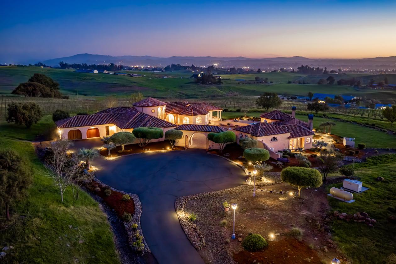 Where World-Class Pinot Meets Premier Equestrian - photo 5