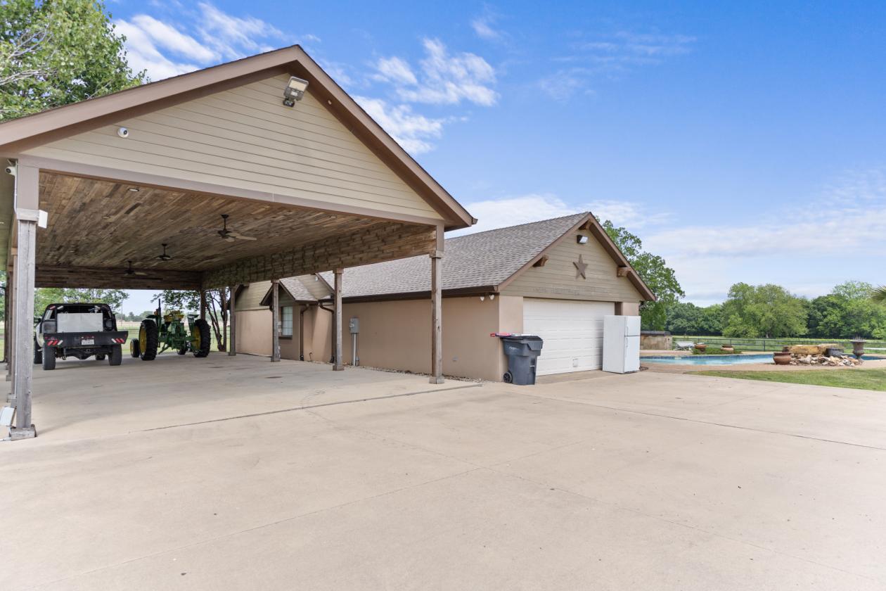 64 ACRE EQUASTRIAN RANCH WITH ARENA IN EAST TEXAS - photo 17