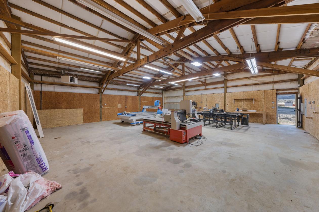Turnkey equestrian estate w/3 homes and 360 views - photo 16