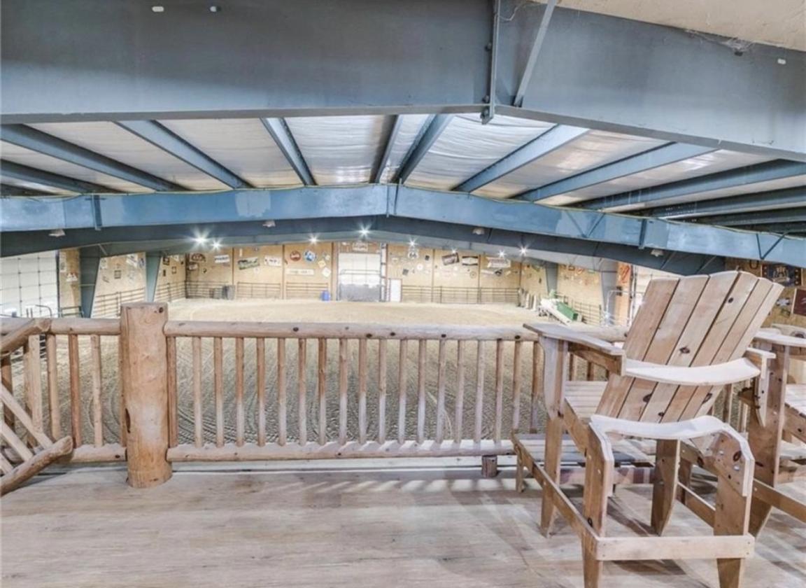 Rustic Elegance Meets Ultimate Equestrian Retreat - photo 12