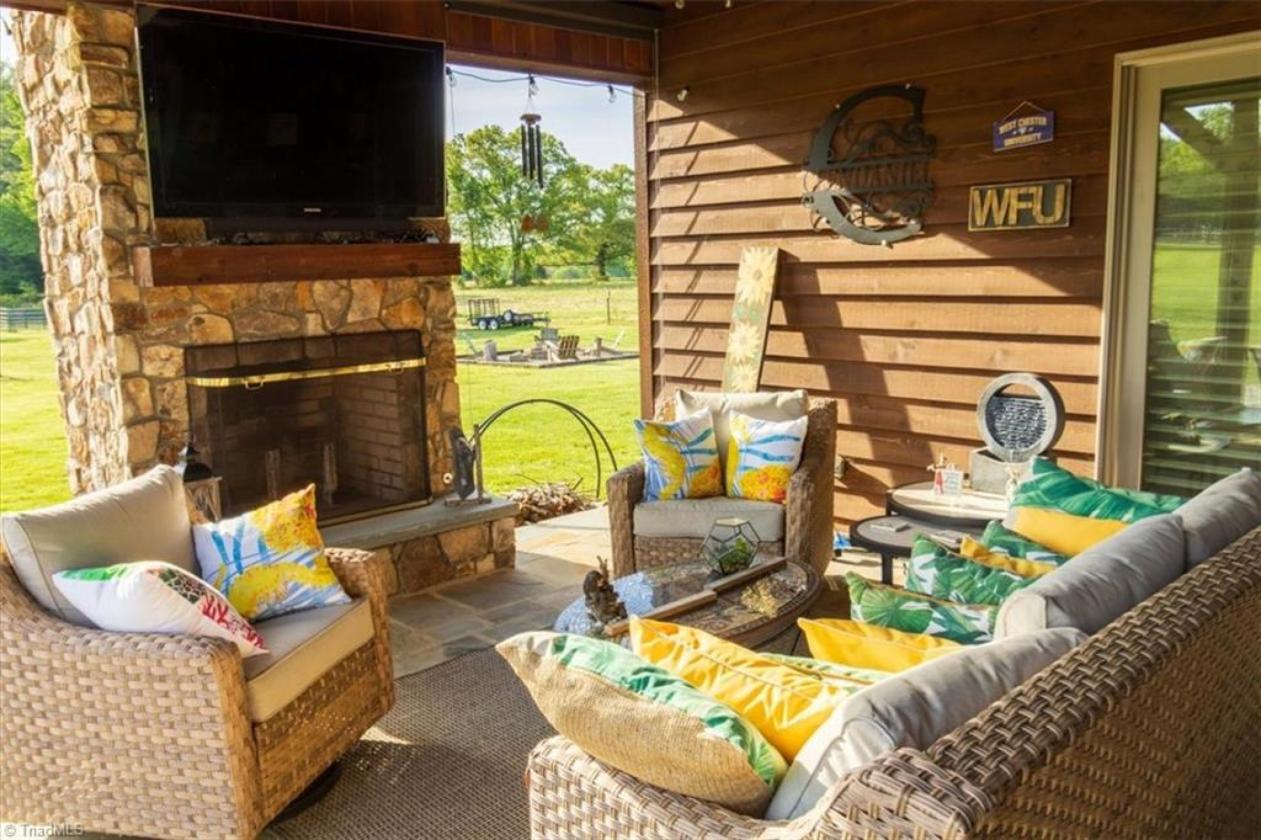 Luxury equestrian farm with custom home - photo 14