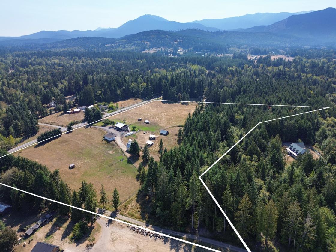 18+ Acre Turn-Key Ranch With Mountain Views - photo 4