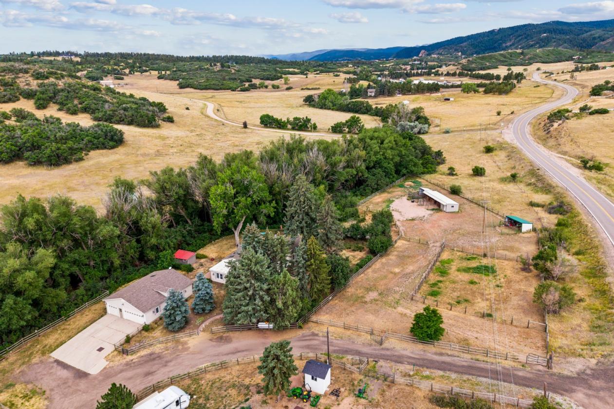 Remarkable horse property with beautiful pasture - photo 30