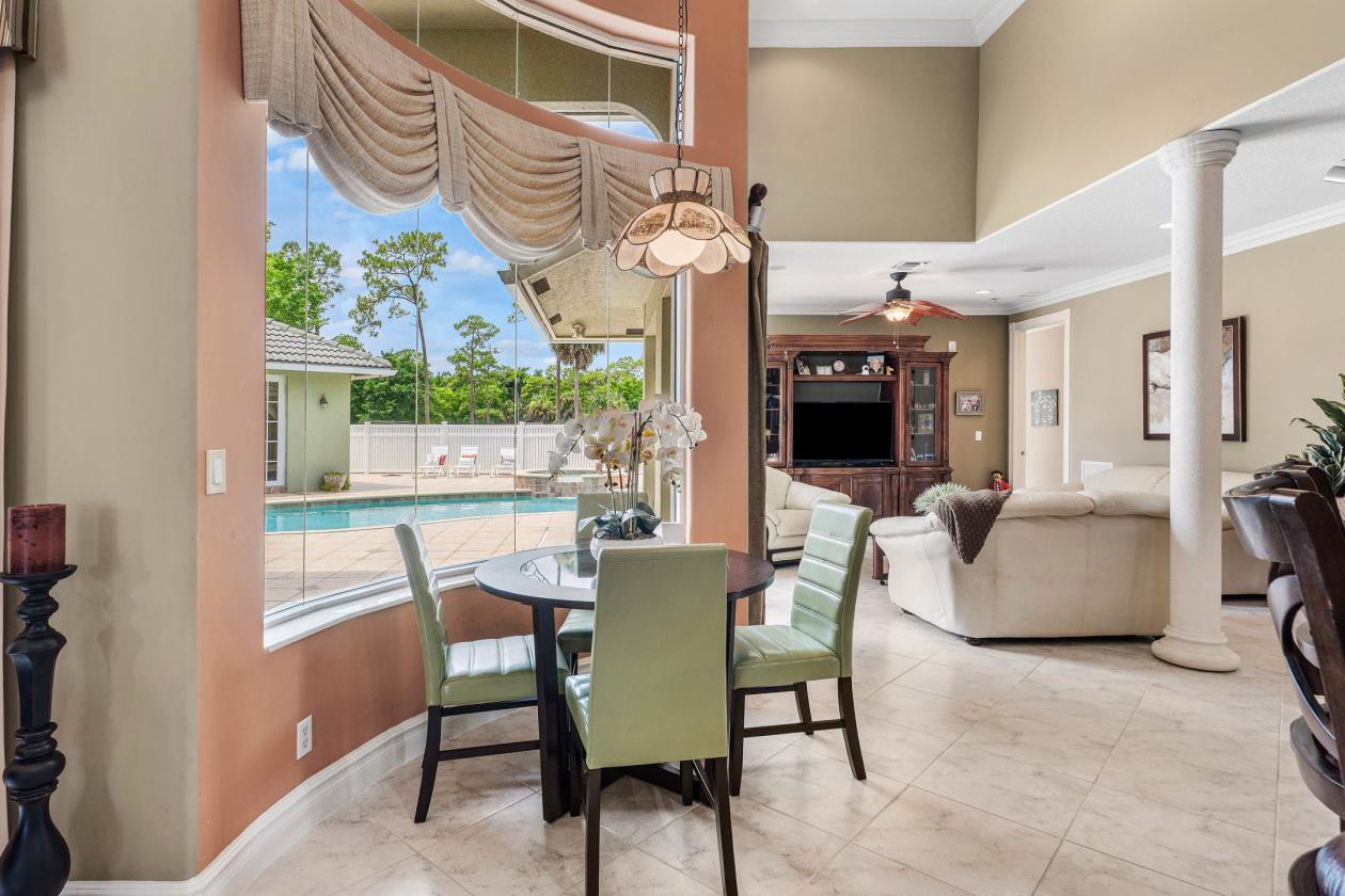 Spectacular 20-Stall Equestrian Estate on 6.34 Ac - photo 6