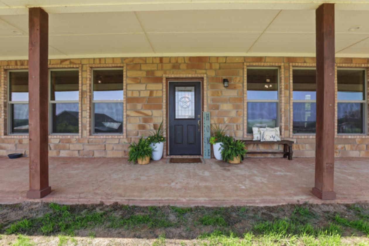 PRICE UPDATE! Turn-key horse property - photo 4
