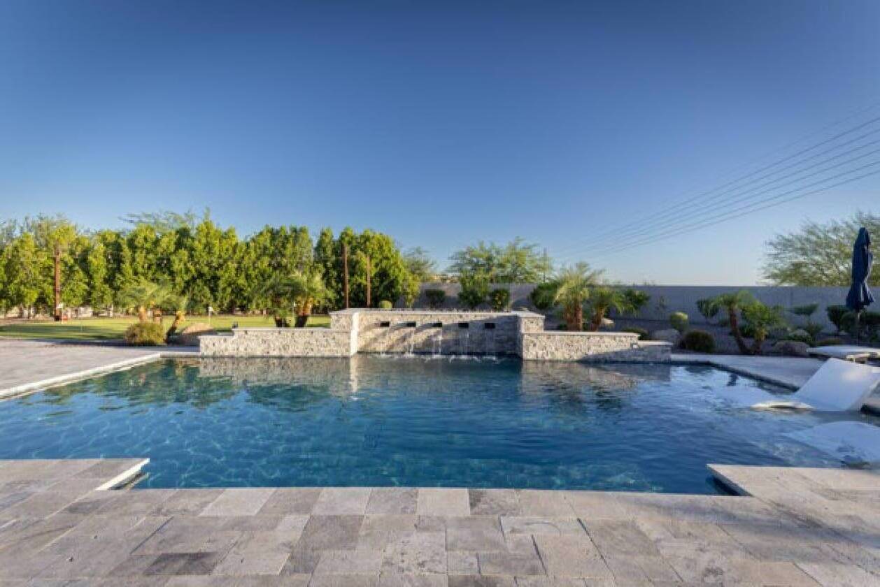 Ultimate luxury and equestrian freedom on 4 acres - photo 1