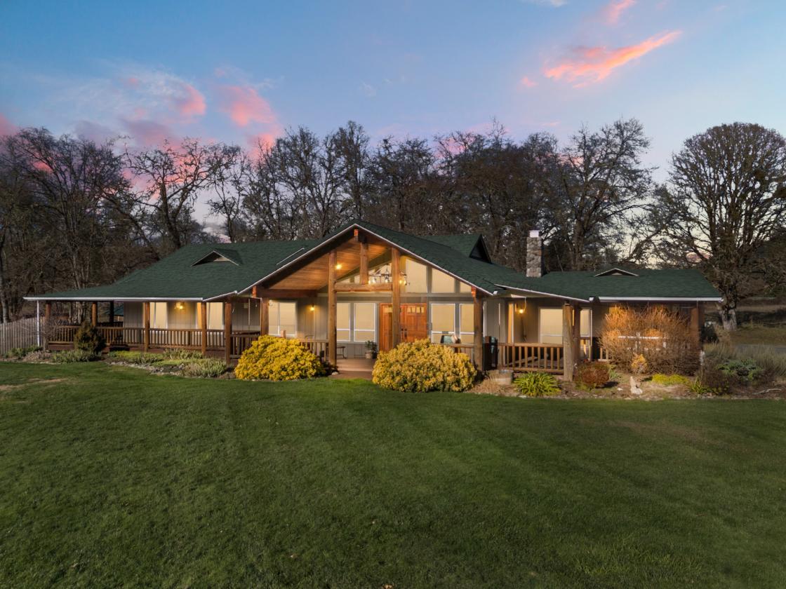 Amazing Horse Property in Southern Oregon - photo 2