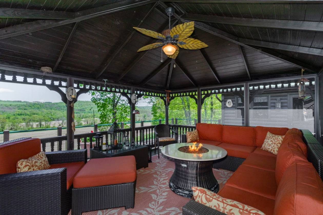 Stunning Home & Horse Property with Mountain Views in the