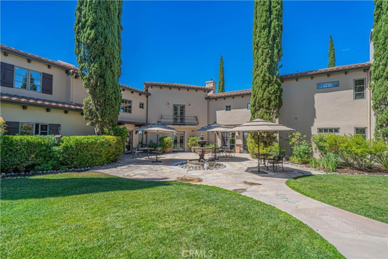 Captivating Tuscan-Inspired Estate - photo 2