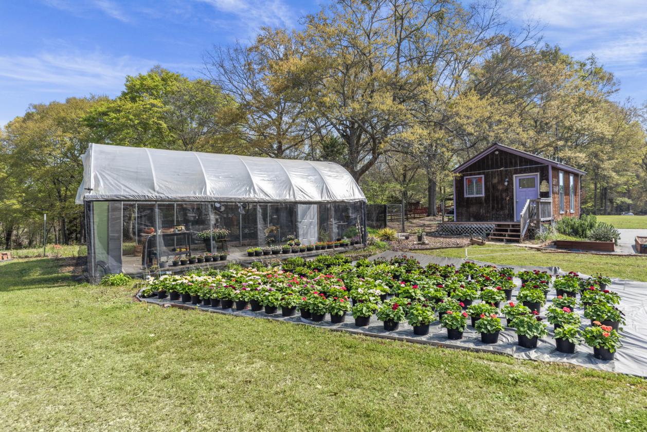 HORSE OR HOBBY FARM - FARMSTAND - GREENHOUSE - photo 7