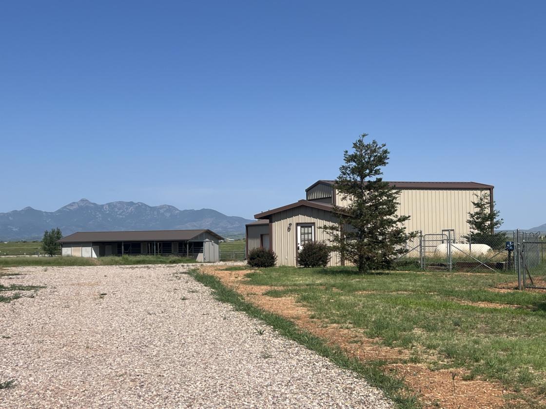 Elgin Beauty! workshop/RV garage/barn/ arena/house - photo 2