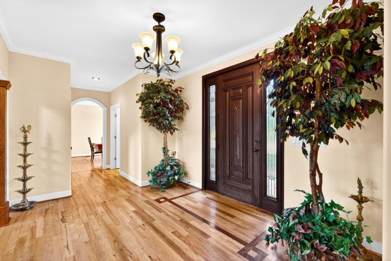 Lake Front Manor! - photo 8