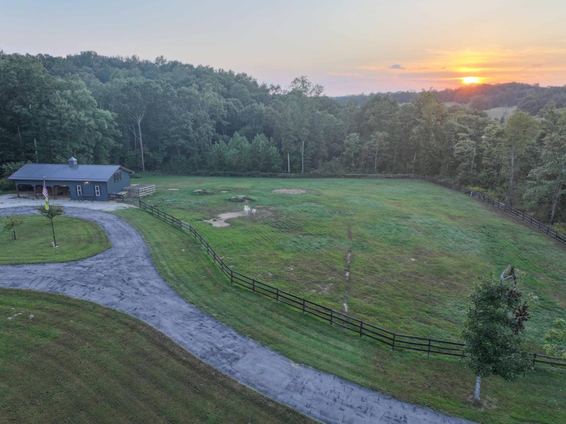 31 Acres, 5-Stall Barn & Luxury Home - photo 8