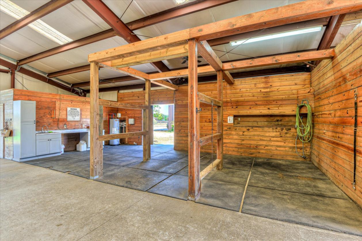 Exceptional 18.25-acre equestrian property - photo 8