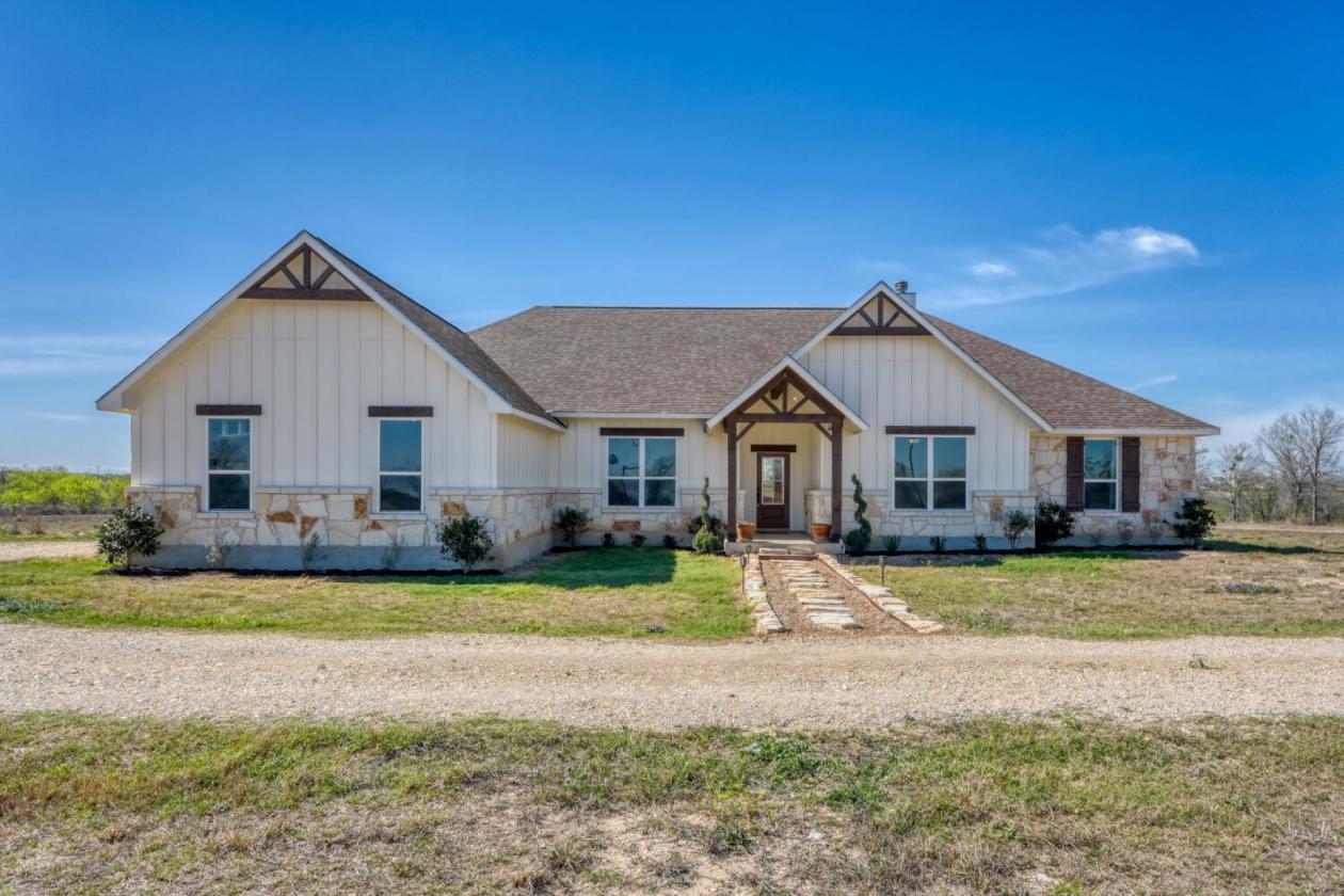 Horse-friendly luxury build - photo 1