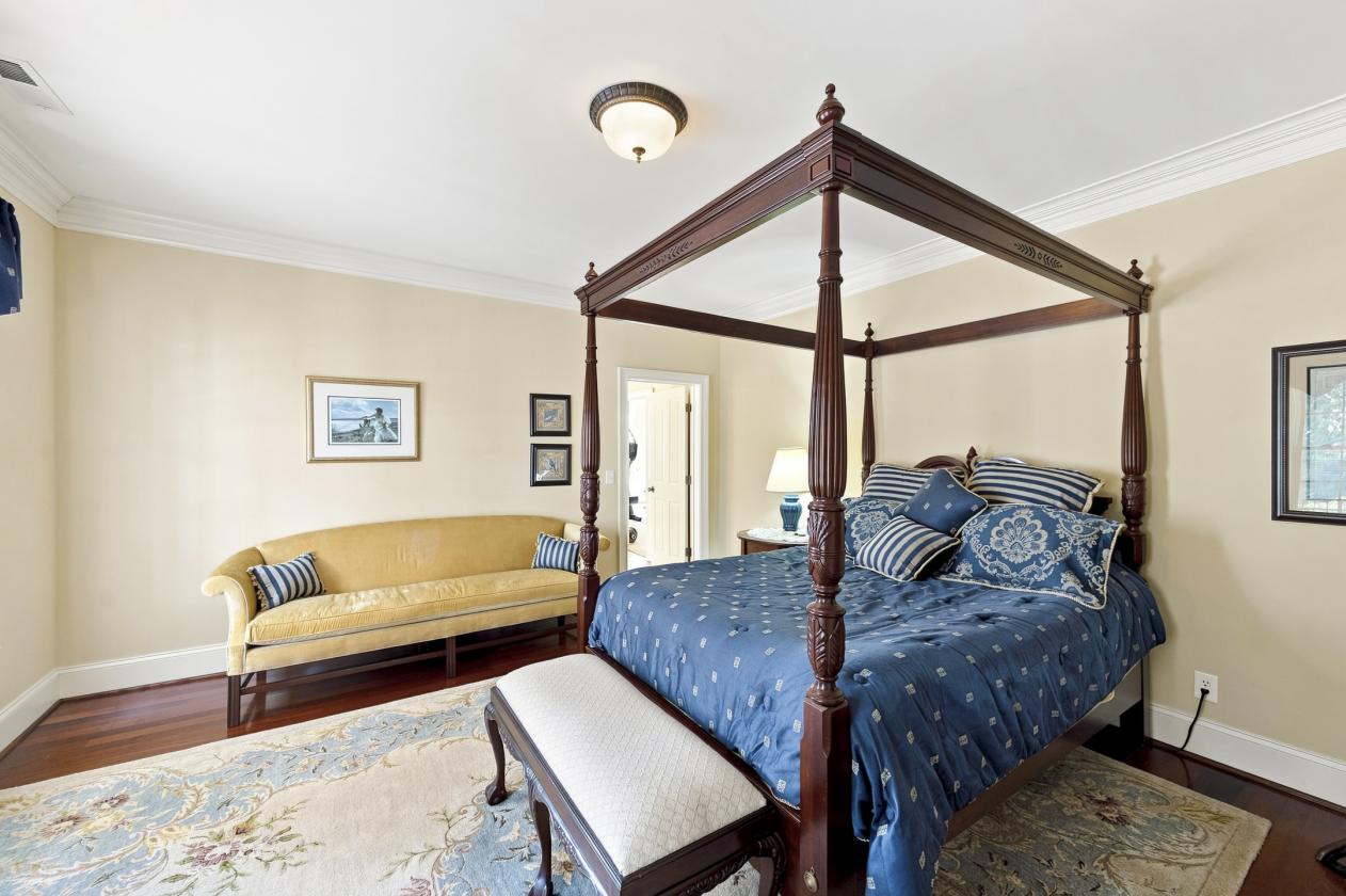 Meticulously Maintained Private Southern Estate - photo 22
