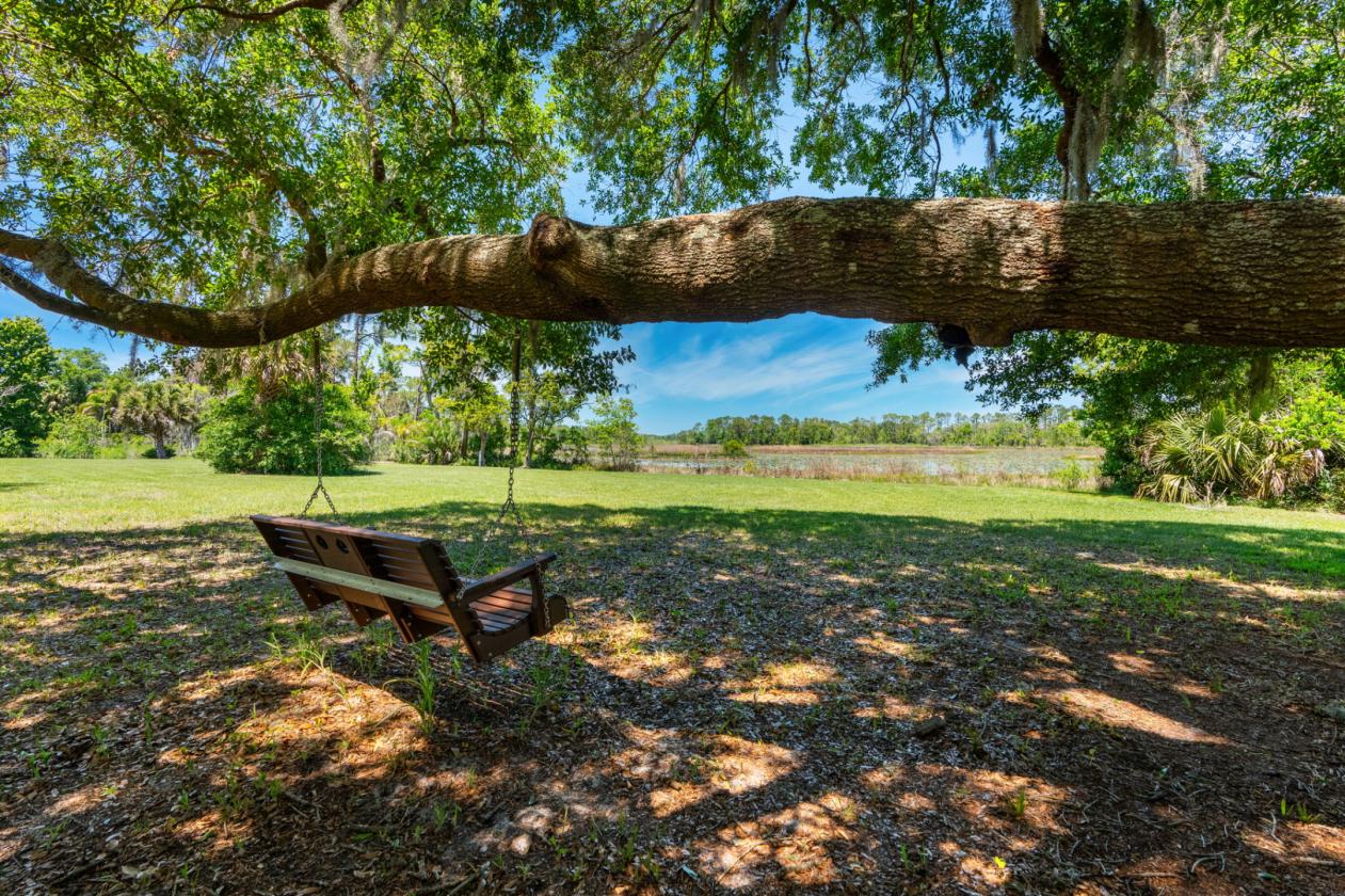 Lakefront Equestrian Estate: Pool, Barn & Pasture - photo 8