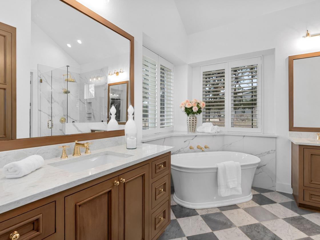 Hill Country Showcase Home Plus Horse Barn - photo 15