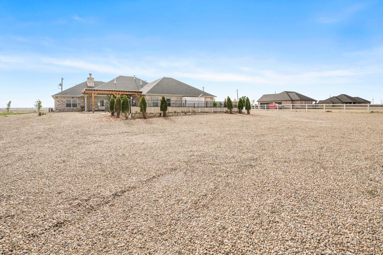 Beautiful Horse Property with a Pool! - photo 9