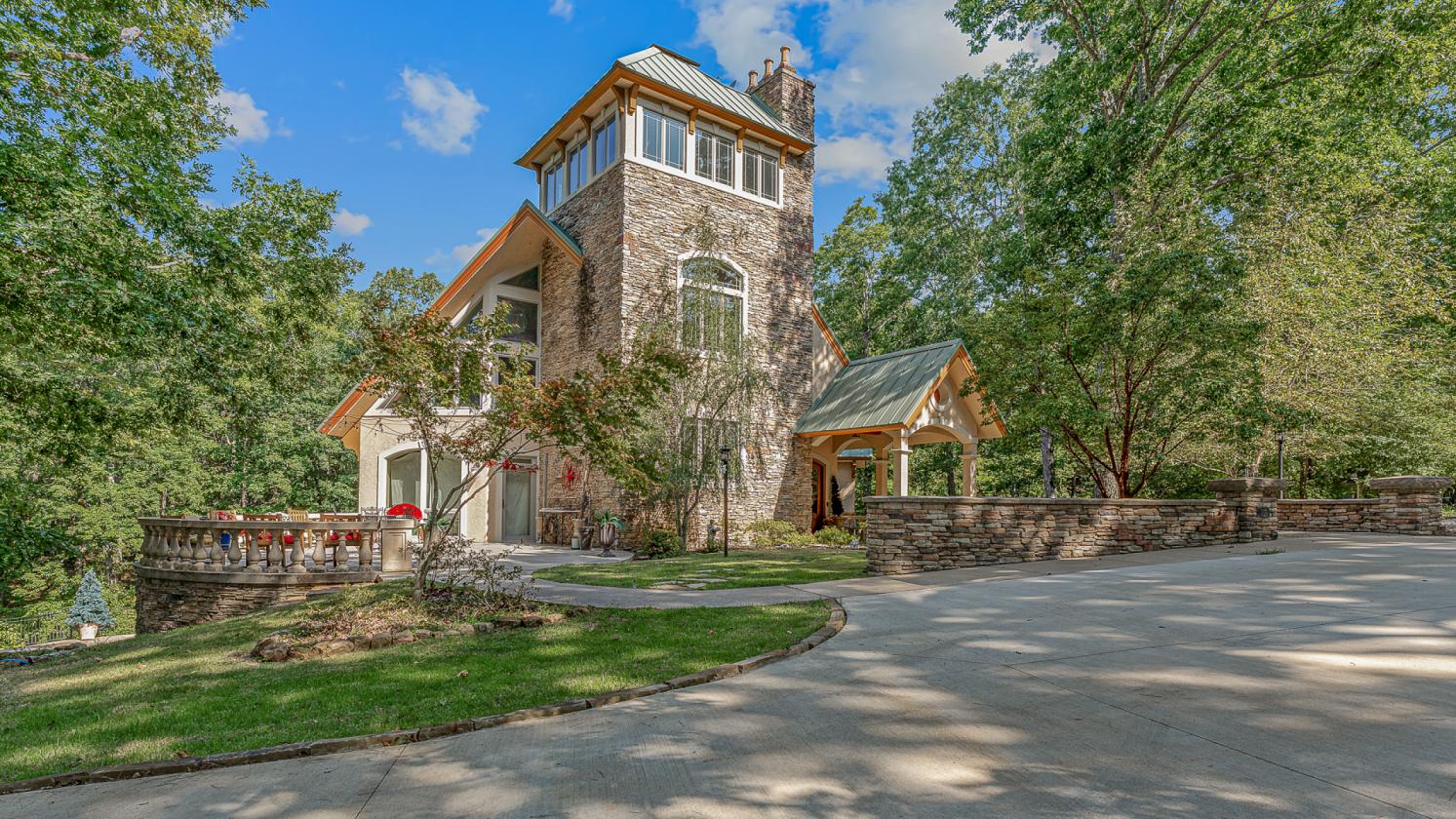 Unique 35+ Acre Private Estate - photo 1