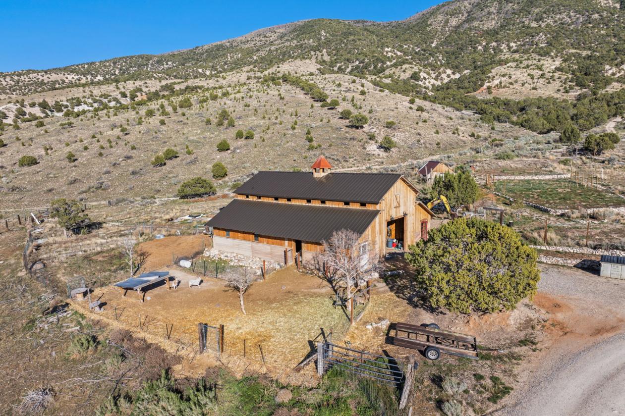 Self-Sufficient Luxury 10-Acre Turnkey Homestead - photo 23