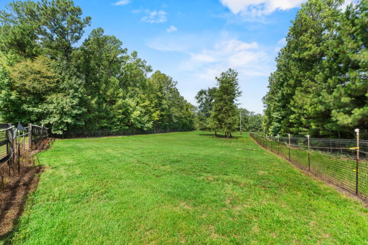 Lakefront Equestrian Estate on 8 Acres - photo 28