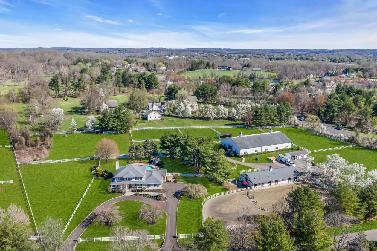 Remarkable Equestrian Estate on 6 Acres - photo 6