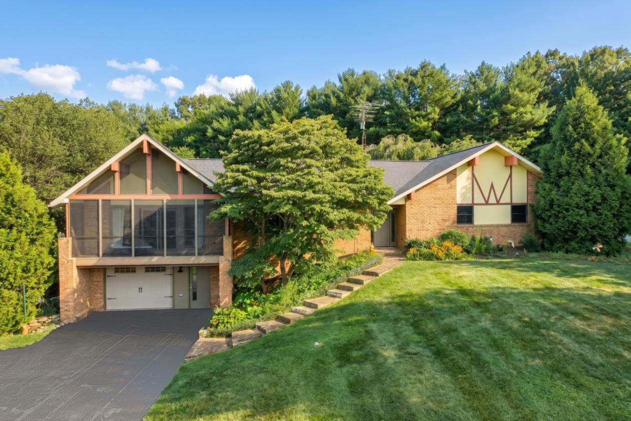 Stunning Horse Property with Indoor Arena - photo 17