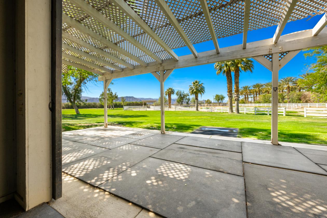 Beautiful equestrian compound on 9.29 acres - photo 23