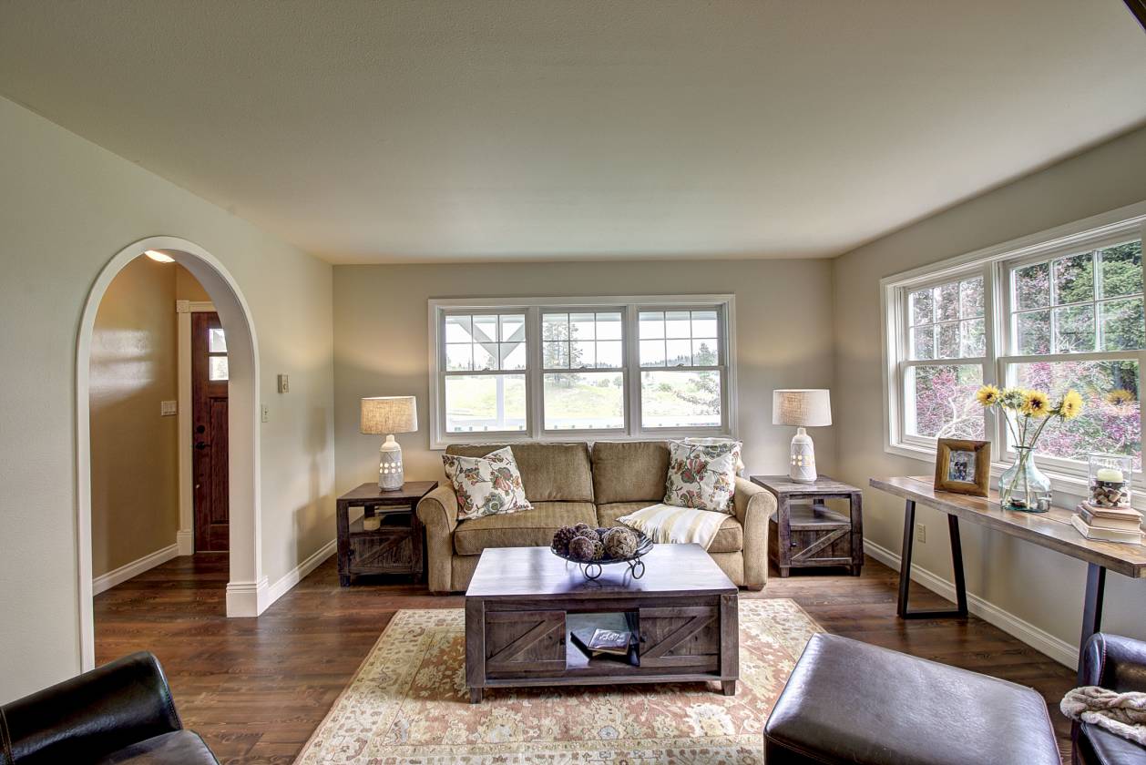 Beautiful Horse Property on 8 Private Acres with 1000ft of