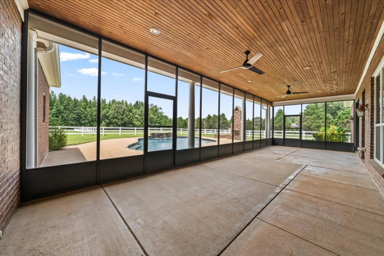 Luxury Equestrian Estate on 13.5 Acres - photo 21