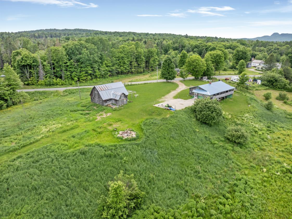Horse farm with Mountain views - photo 6