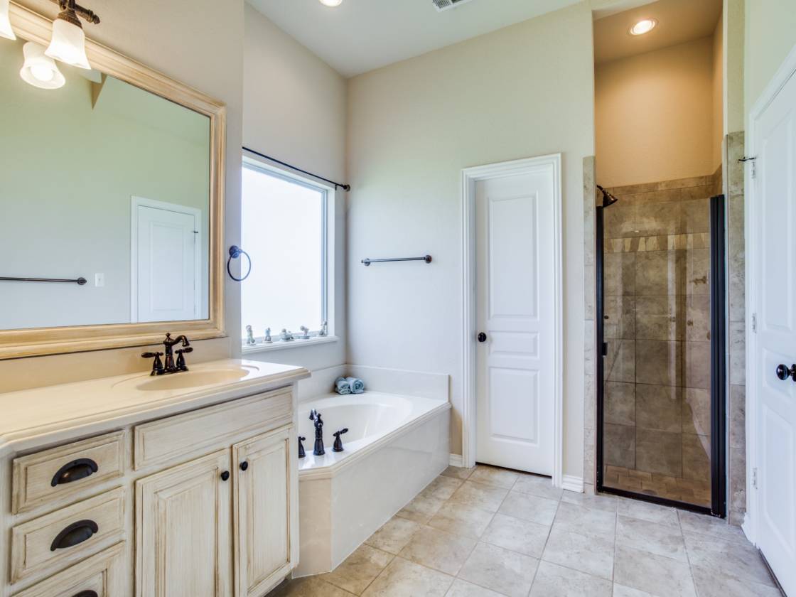 6 Bedroom Custom Home on 35 Acres Alvord Alvord, Wise County, Texas